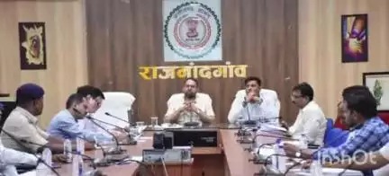 राजनांदगांव: कलेक्ट्रेट सभा कक्ष में कलेक्टर और पुलिस अधीक्षक ने यातायात व्यवस्था के संबंध में अधिकारियों की बैठक ली