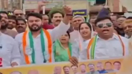बेरला: युक्ति युक्तकरण के विरोध में कांग्रेस का प्रदर्शन बेमेतरा में रैली निकालकर जिला शिक्षा अधिकारी कार्यालय घेरा#Jansamasya