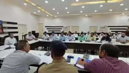 हरिद्वार: रोशनाबाद मुख्यालय में अधूरी तैयारी पर डीएम मयूर दीक्षित ने अपनाया सख्त रुख, जेई का रोका वेतन और प्रधान को भेजा नोटिस