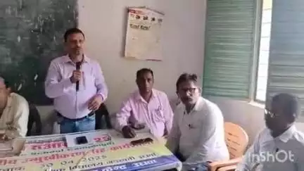 उधवा: उत्क्रमित प्राथमिक विद्यालय गड़ल्ली में सचिवों की गुरु गोष्ठी आयोजित, आवश्यक दिशा-निर्देश दिए गए