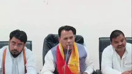 कोल: सर्किट हाउस में कांग्रेस पर बरसे मंत्री नरेंद्र कश्यप, कहा- संविधान की हत्या करने वाले आज संविधान की दुहाई देते हैं