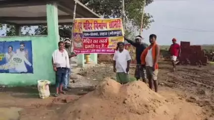 सहार: सेवथा आहर छठ घाट में ग्रामीणों के सहयोग से सूर्य मंदिर का निर्माण कार्य जारी, छठ महापर्व में गहरी आस्था