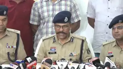 रायपुर: डी.डी.नगर थाना क्षेत्र में शव के ऊपर सीमेंट डालकर ट्राली बैग व टिन की पेटी में फेंका गया, 4 आरोपी गिरफ्तार