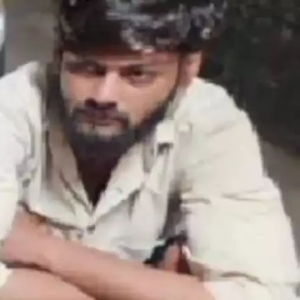 રાજકોટ દક્ષિણ: પારેવડી ચોક પાસેથી પાયલોટિંગ સાથે આવતી દારૂ ભરેલી  કાર ઝડપાઈ