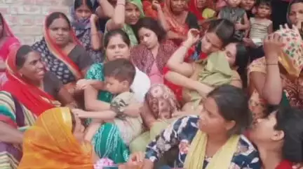गाज़ीपुर: सरायमुनिमाबाद गांव में इनवर्टर बनाते समय बिजली के करंट की चपेट में आने से ठेकेदार की हुई मौत, परिजनों में मचा कोहराम