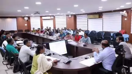 कोडरमा: समाहरणालय सभागार में उपायुक्त की अध्यक्षता में आंगनवाड़ी और बाल संरक्षण कार्यों की समीक्षा बैठक संपन्न