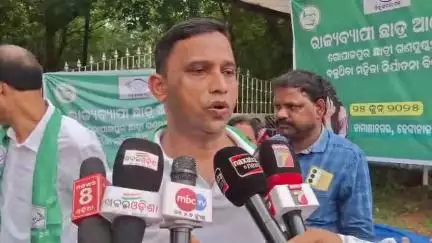 ପରଜଙ୍ଗ: ଗୋପାଳପୁର ଛାତ୍ରୀ ଗଣଦୁଷ୍କର୍ମ ଓ ଛାତ୍ରୀ ନିର୍ଯାତନା ବିରୋଧରେ କାମାକ୍ଷାନଗର ଠାରେ ପ୍ରତିକ୍ରିୟା ରଖିଲେ ବିଜେଡି ଜିଲ୍ଲା ସଭାପତି ।