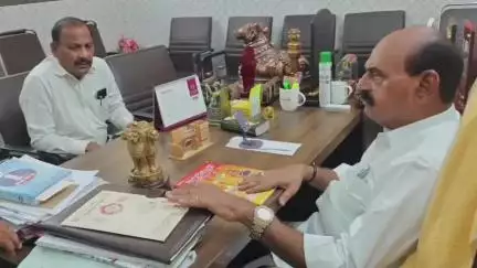 నంద్యాల అభివృద్ధిపై నూతన మున్సిపల్ కమిషనర్ తో సమీక్ష నిర్వహించిన మంత్రి ఫరూక్