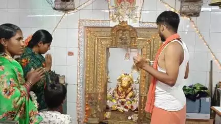 ಕಂಪ್ಲಿ: ಮಣ್ಣೇತ್ತಿನ ಅಮಾವಾಸ್ಯೆ ಪ್ರಯುಕ್ತ ನಗರದ ಆರಾಧ್ಯದೈವ ಶ್ರೀ ಪೇಟೆ ಬಸವೇಶ್ವರ ಸ್ವಾಮಿಗೆ ಶ್ರೀಗಂಧದ ಅಲಂಕಾರ