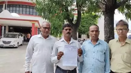 महाराजगंज: आज़ाद अधिकार सेना ने अमेरिका द्वारा ईरान पर की गई बमबारी के विरोध में राष्ट्रपति को संबोधित ज्ञापन DM को सौंपा