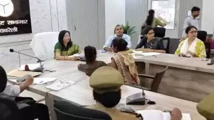 कलेक्ट सभागार में महिला आयोग की सदस्य ने महिला उत्पीड़न से संबंधित शिकायतें सुनीं, जल्द निस्तारण के दिए निर्देश