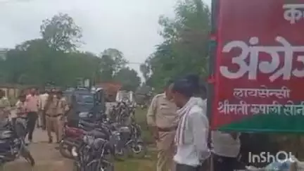 इटारसी: पथरौटा में शराब दुकान हटाने के लिए ग्रामीणों का प्रदर्शन, दुकान के सामने कुर्सियां लगाकर बैठे