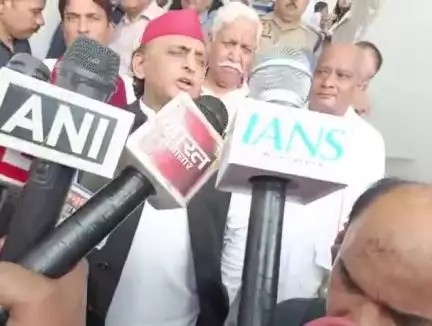 फर्रुखाबाद: फर्रुखाबाद आए पूर्व मुख्यमंत्री व सपा सुप्रीमो अखिलेश यादव ने सरकारी नौकरी को लेकर सरकार पर किया हमला