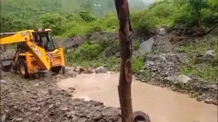 चम्पावत: अमोडी क्षेत्र में भाजपा के तेज तर्रार नेता सुंदर बोहरा बने ग्रामीणों के लिए देवदूत, सुरक्षात्म कार्य शुरू