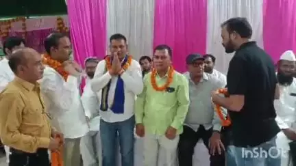नजीबाबाद: आजाद समाज पार्टी की समीक्षा बैठक का आयोजन नगर के मोटाआम स्थित मुस्कान मैरिज हॉल में किया गया