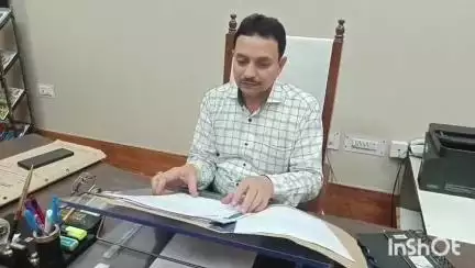 आगरा: नगर निगम में अधिकारियों के बिना साइन के फंड ट्रांसफर करने के मामले में FIR दर्ज, एक महिला कर्मचारी को किया गया सस्पेंड