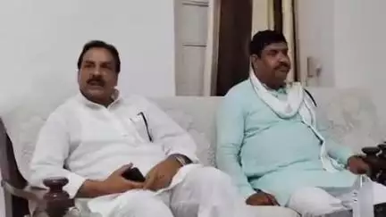 भिंड नगर: भिंड सर्किट हाउस में कांग्रेस पर्यवेक्षक आरिफ नसीम खान ने पत्रकारों से जिला अध्यक्ष बनाने पर की चर्चा