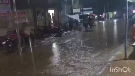 বর্ধমান ২: বর্ধমান দুই ব্লকের বড়শুল মিলগেট এলাকায় রাস্তার অবস্থা বেহাল হওয়ায় সমস্যায় পড়ছে সাধারণ মানুষ