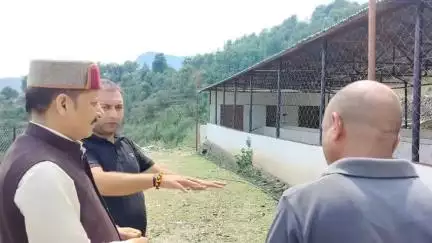 चम्बा: डलहौजी विधानसभा क्षेत्र के विधायक डीएस ठाकुर ने मंजीर स्थित गौसदन का किया निरीक्षण