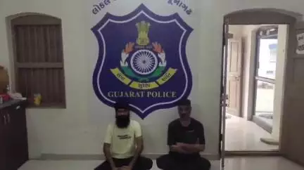 જૂનાગઢ: ગિરનાર દરવાજા નજીકથી ક્રાઈમ બ્રાન્ચ ની ટીમ દ્વારા પ્રોહીબીશનના ગુન્હામાં નાસ્તા ફરતા બે આરોપીને ઝડપી પાડ્યા