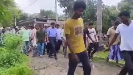बहादुरगंज: प्रखंड के महेशबथना पंचायत में जिलाधिकारी ने विभिन्न घाटों का किया निरीक्षण