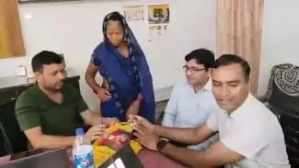 लालगंज: टेढ़े मेढ़े पैरों वाले नवजात का आरबीएसके की टीम ने किया उपचार, सामुदायिक स्वास्थ्य केंद्र पर 4 दिन के नवजात को मिली राहत