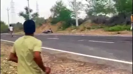 सरदारशहर: हरियासर गांव के पास बाइक सवार पिता-पुत्र के साथ अर्टिगा गाड़ी सवार कुछ लोगों ने की मारपीट, पुलिस थाने में मामला दर्ज
