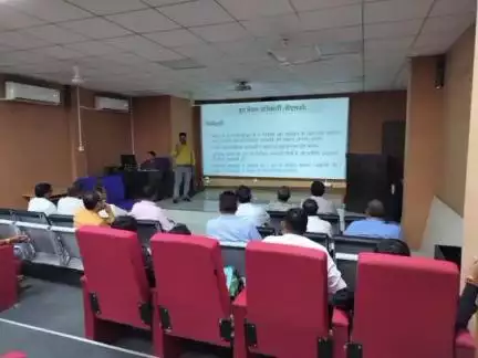 अलीराजपुर: जिला कलेक्ट्रेट में निर्वाचक नामावली को त्रुटि रहित बनाने के लिए प्रशिक्षण आयोजित किया गया