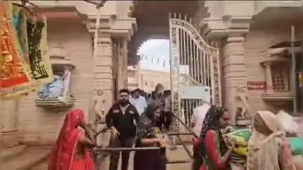 લખપત: માતાનામઢ ગ્રામ પંચાયત ચૂંટણી પરીણામમાં કોમી-એકતાના દર્શન, સરપંચ પદે મુસ્લિમ અગ્રણીનો ભવ્ય વિજય થતાં માતાજીના દર્શન કર્યા