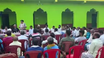 बांका: मोहर्रम पर्व को शांतिपूर्ण ढंग से मनाने के लिए पुलिस ने पोखिरया मदरसा के पास ग्रामीणों के साथ की बैठक