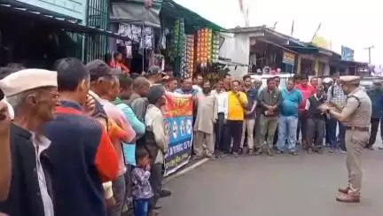 बाराकोट:पुलिस कप्तान के निर्देश पर बाराकोट में चला नशा मुक्ति जागरूकता अभियान।