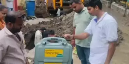 दक्षिण सोलापूर: विडी घरकुल येथे प्रथमच इंडोस्कॉपी कॅमेराने तपासणी; पोषम्मा चौक परिसरातील दूषित पाण्याचे गंभीर कारण उघड...