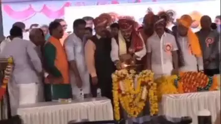 ತಿಕೋಟಾ: ಸೋಮದೇವರಹಟ್ಟಿ ಎಲ್ ಟಿ 1ರಲ್ಲಿ ದುರ್ಗಾದೇವಿ ಜಾತ್ರಾ ಮಹೋತ್ಸವಕ್ಕೆ ಚಾಲನೆ ನೀಡಿದ ಸಂಸದ ಜಿಗಜಿಣಗಿ