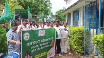 ବଲାଙ୍ଗୀର: ଦେଓଗାଁ ରେ ବିଜୁ ଯୁବ ଜନତା ଦଳ ତରଫରୁ ବିକ୍ଷୋଭ ପ୍ରଦର୍ଶନ