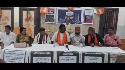 दुमका: अग्रसेन भवन में भाजपा जिला इकाई द्वारा आपातकाल की 50वीं वर्षगांठ पर आयोजित सेमिनार में पूर्व मंत्री अमर बाउरी हुए शामिल
