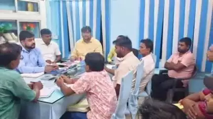 पूर्णिया पूर्व: पूर्णिया पूर्व प्रखंड विकास पदाधिकारी ने स्वच्छता को लेकर संबंधित अधिकारियों के साथ की बैठक