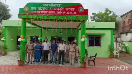 बंडा: वन परिक्षेत्र कार्यालय उत्तर वन मंडल के नए भवन में पहुंचा, सी सी एफ और डी एफ ओ भी उपस्थित थे