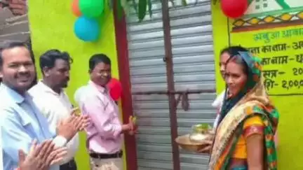 डुमरी: डुमरी प्रखंड क्षेत्र में अबूवा आवास के चार घरों का वीडियो जनप्रतिनिधियों ने कराया गृह प्रवेश