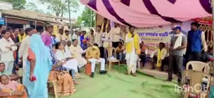 बैकुंठपुर: गोंडवाना गणतंत्र पार्टी ने सोनहत क्षेत्र में धरना प्रदर्शन कर वनाधिकार पट्टा देने की मांग की