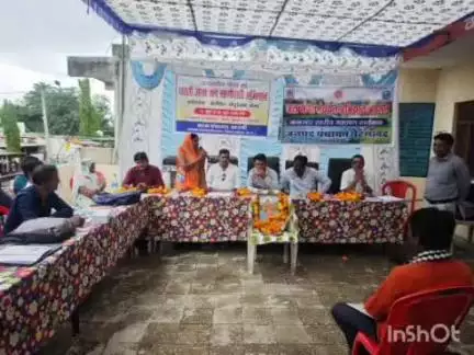 पेटलावद: धरती आबा जनभागीदारी अभियान के अंतर्गत ग्राम पंचायत सारंगी में शिविर आयोजित