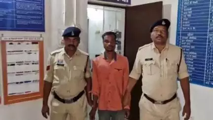 फरसाबहार: तपकरा तिहरे हत्याकांड का खुलासा, आरोपी प्रमोद गिद्दी को रांची से किया गया गिरफ्तार
