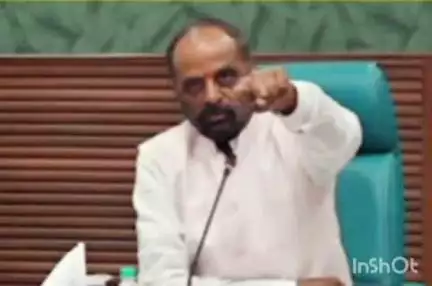 चंद्रपूर: भूसंपादनाची प्रकरणे तातडीने निकाली काढा चंद्रपूर  राष्ट्रीय मागासवर्ग आयोगाचे अध्यक्ष हंसराज अहिर