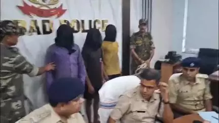 धनबाद/केंदुआडीह: धनबाद: वरीय पुलिस अधीक्षक ने प्रेस वार्ता में अंतरराज्यीय चोरी गिरोह का पर्दाफाश किया