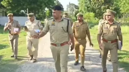 कसिया: पटहेरवा और चौराखास थाने पर आगामी त्योहारों को लेकर एसपी ने की बैठक, दिए आवश्यक निर्देश