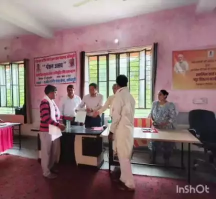 महवा: स्वामित्व योजना में खोंचपुरी में पट्टा पाकर लोगों के चेहरे खिले, अनेक अधिकारी रहे उपस्थित