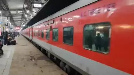 सतना प्लेटफार्म पर जीआरपी ने महाकौशल ट्रेन से उतरे यात्री से ₹35 लाख की 30 किलो चांदी पकड़ी