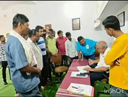 कुही: शहरातील आमदार संजय मेश्राम यांच्या जनसंपर्क कार्यालयात जनता दरबार संपन्न