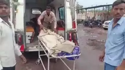 टीकमगढ़: कुड़याला गांव में आकाशीय बिजली की चपेट में आकर झुलसा 75 वर्षीय वृद्ध, जिला अस्पताल किया गया रेफर