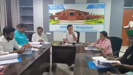 जगदीशपुर: आगामी विधानसभा चुनाव को लेकर जिलाधिकारी डॉक्टर नवल किशोर चौधरी ने समीक्षा भवन सभागार में प्रवेश वार्ता की