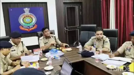 दुर्ग: SP ने पुलिस नियंत्रण कक्ष भिलाई में 07 एजेंडा बिंदुओं पर समीक्षा बैठक का आयोजन किया